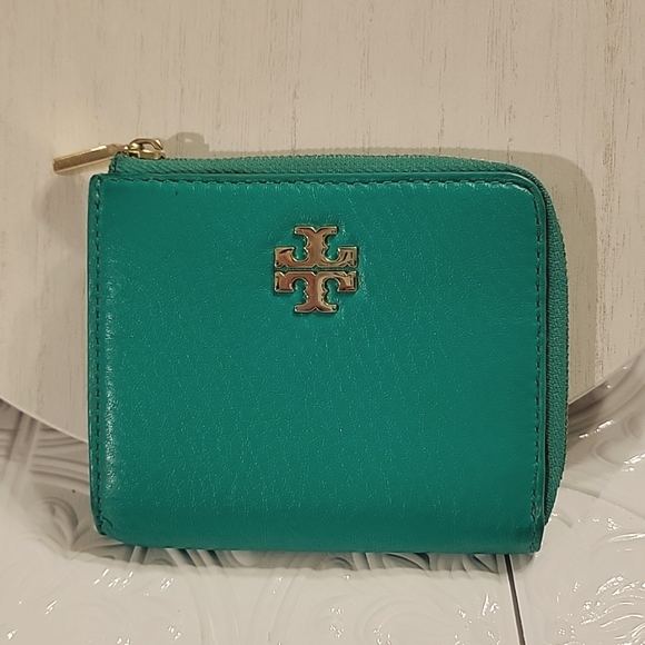 Tory Burch Aqua Teal Pebbled Leather Half Zip Card Case Holder Wallet Authentic - Picture 1 of 13